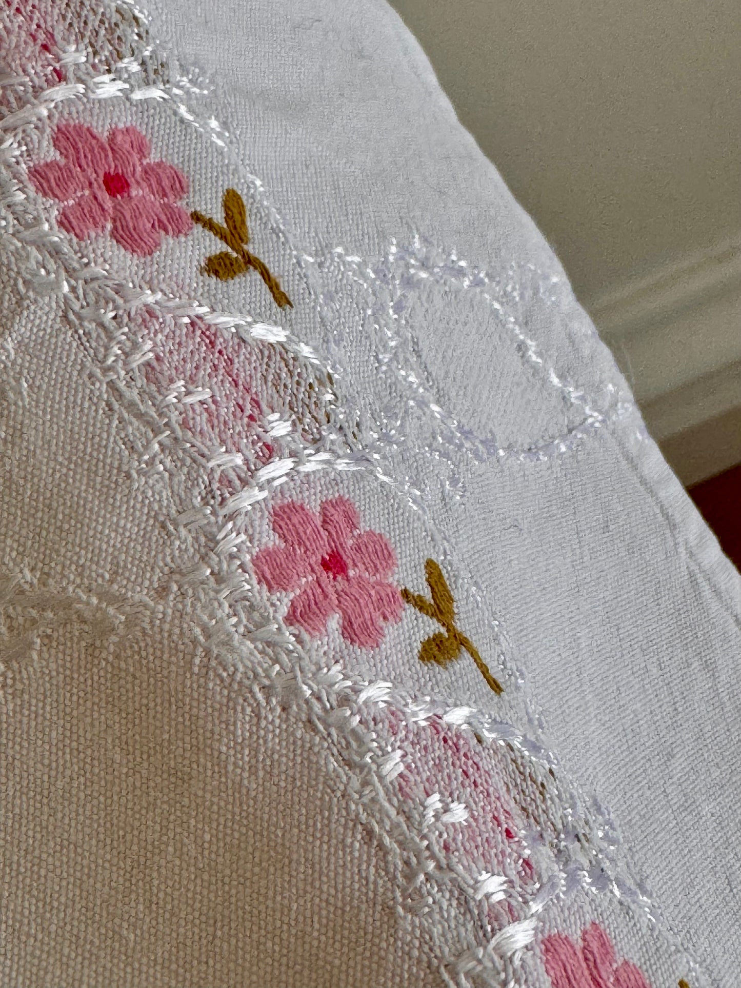 10 serviettes en coton brodées fleurs