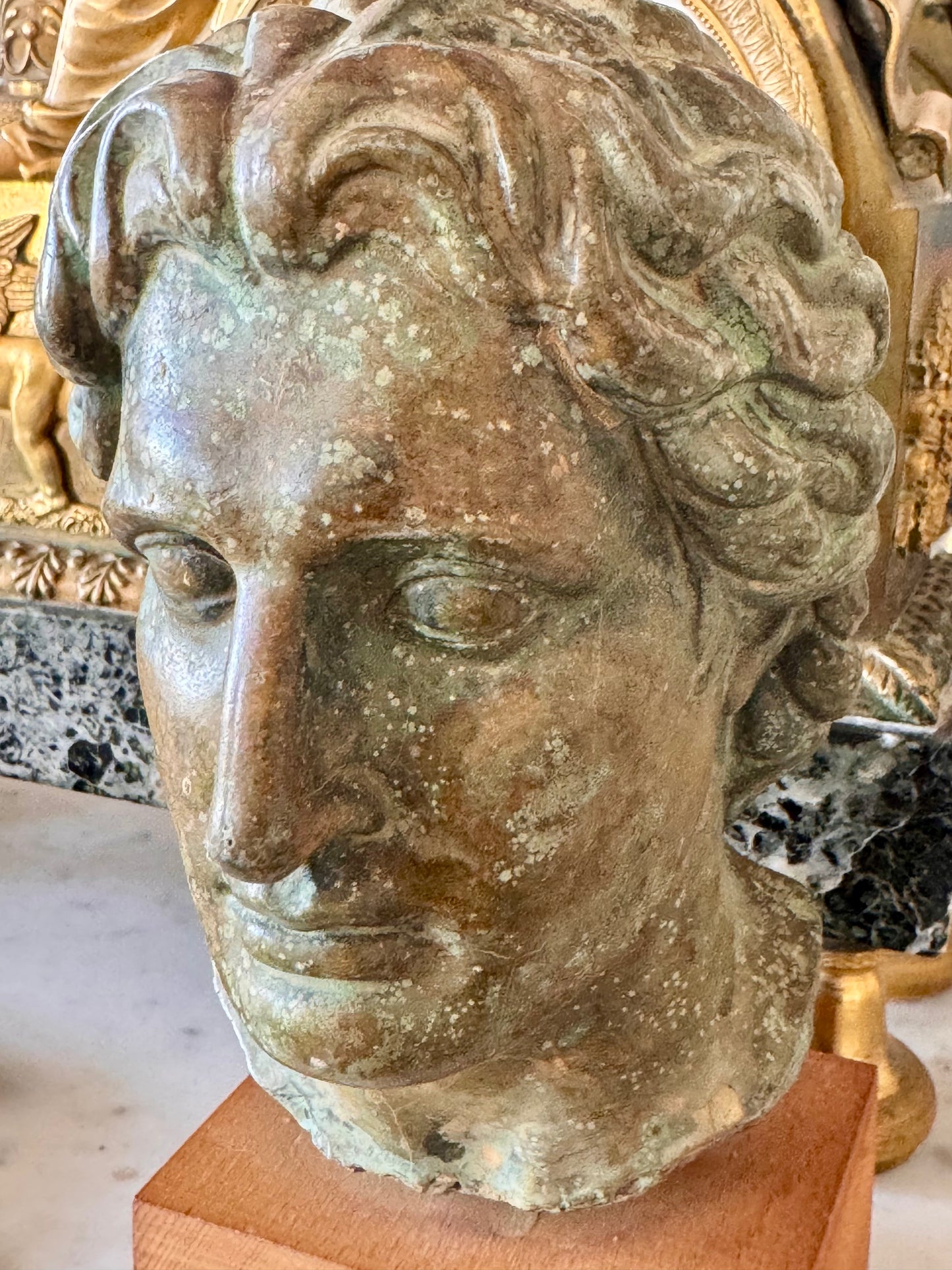 Petit buste d'Alexandre le Grand en plâtre effet bronze