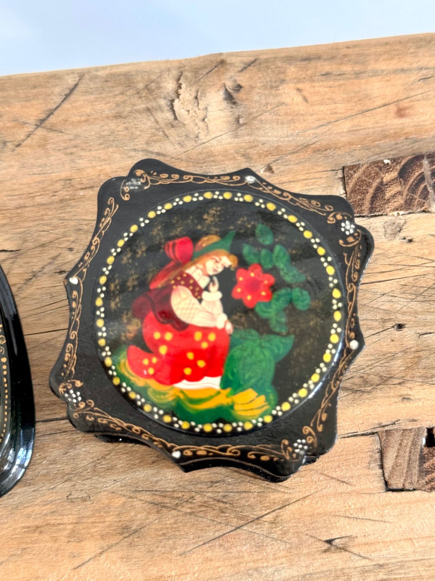 Deux boites laquées de Palekh (Russie)