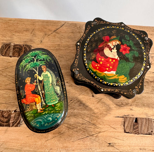 Deux boites laquées de Palekh (Russie)