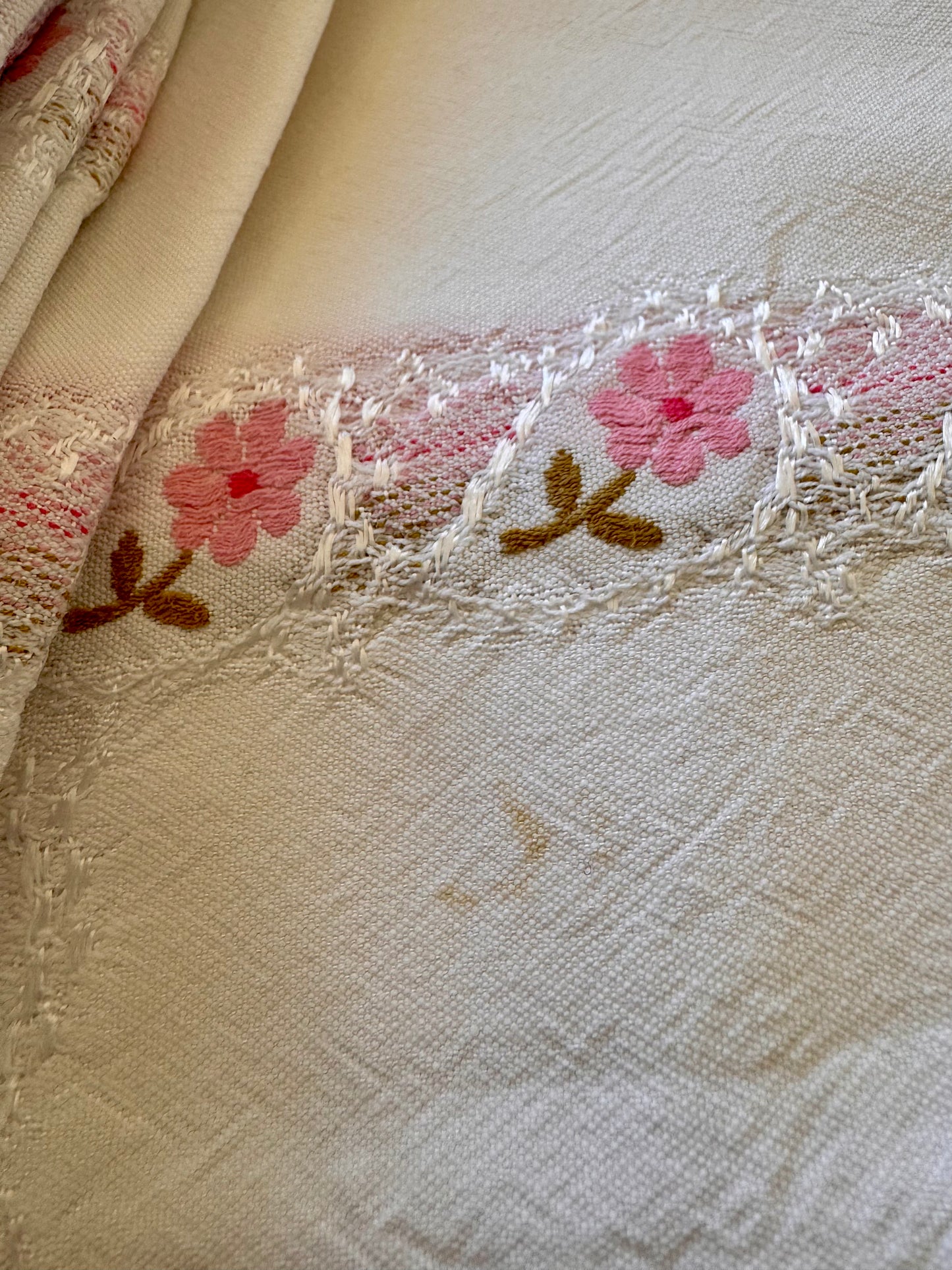 10 serviettes en coton brodées fleurs