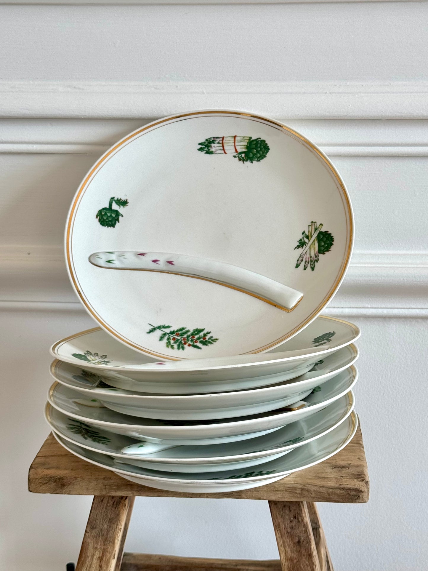 Service à asperges ou artichauts en porcelaine.
