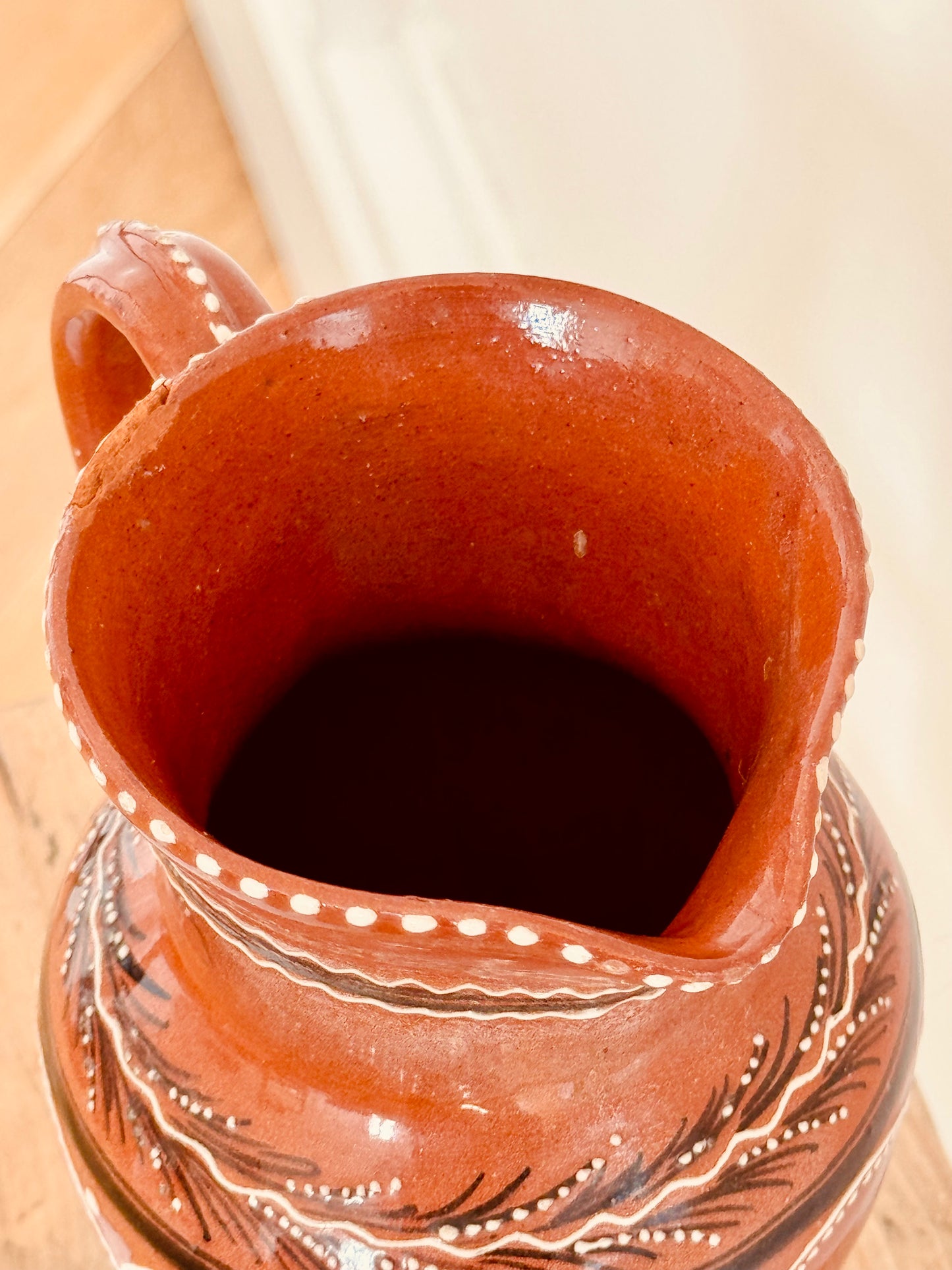 Petite carafe artisanale en terre cuite
