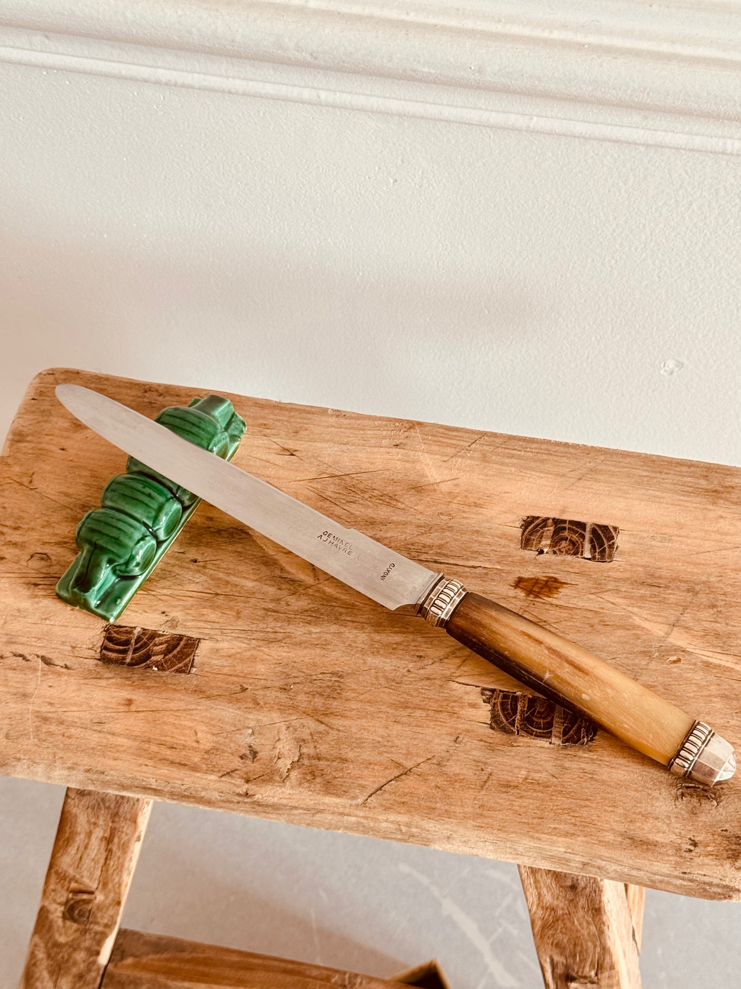 12 porte-couteaux en barbotine verte