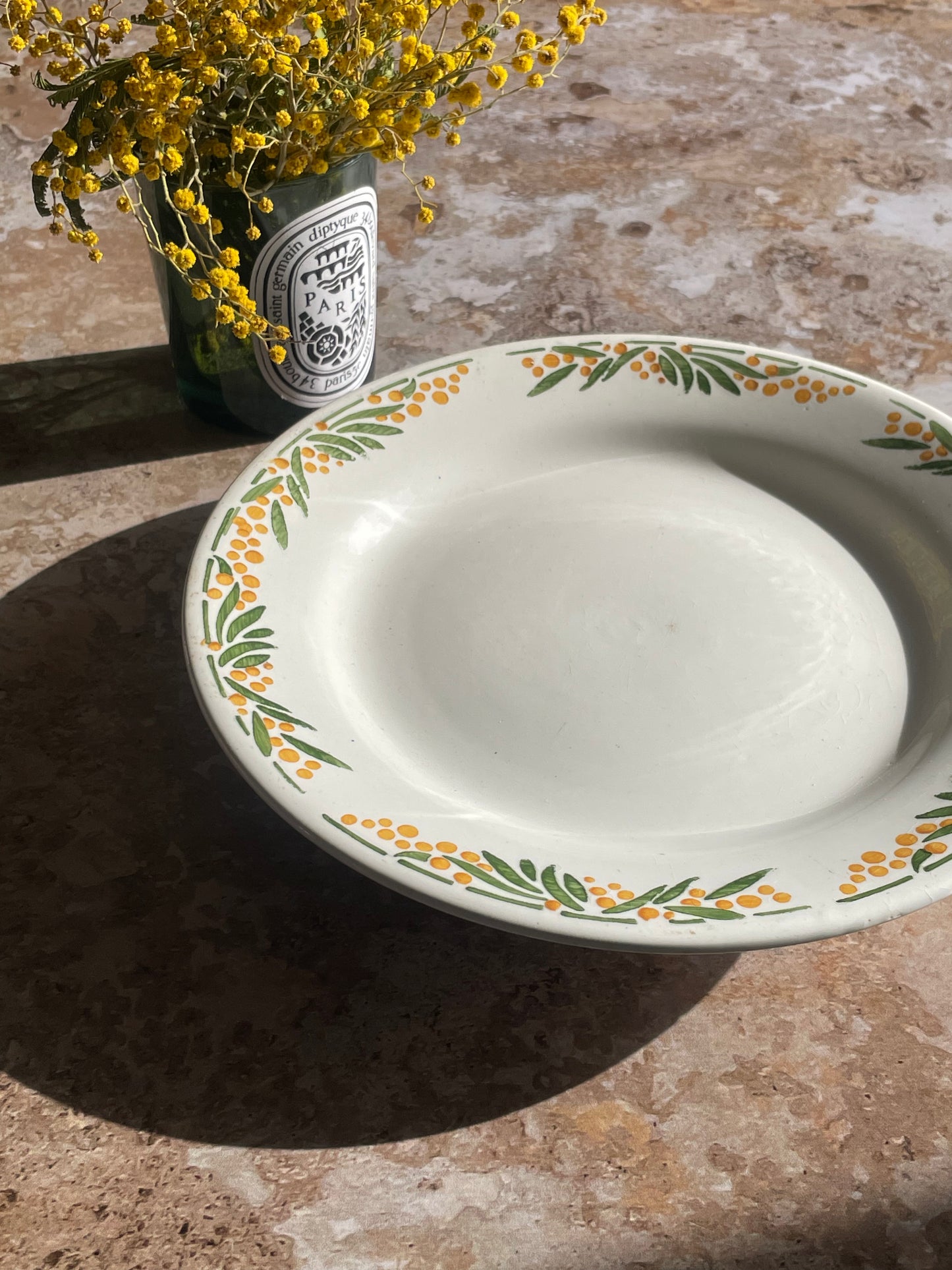 Fine earthenware fruit bowl
