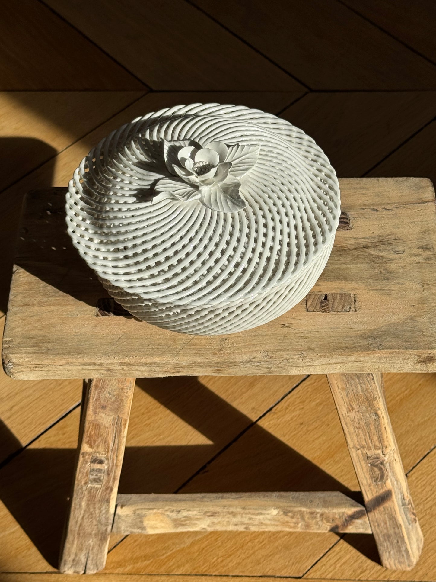 Boite en porcelaine blanche tressée italienne