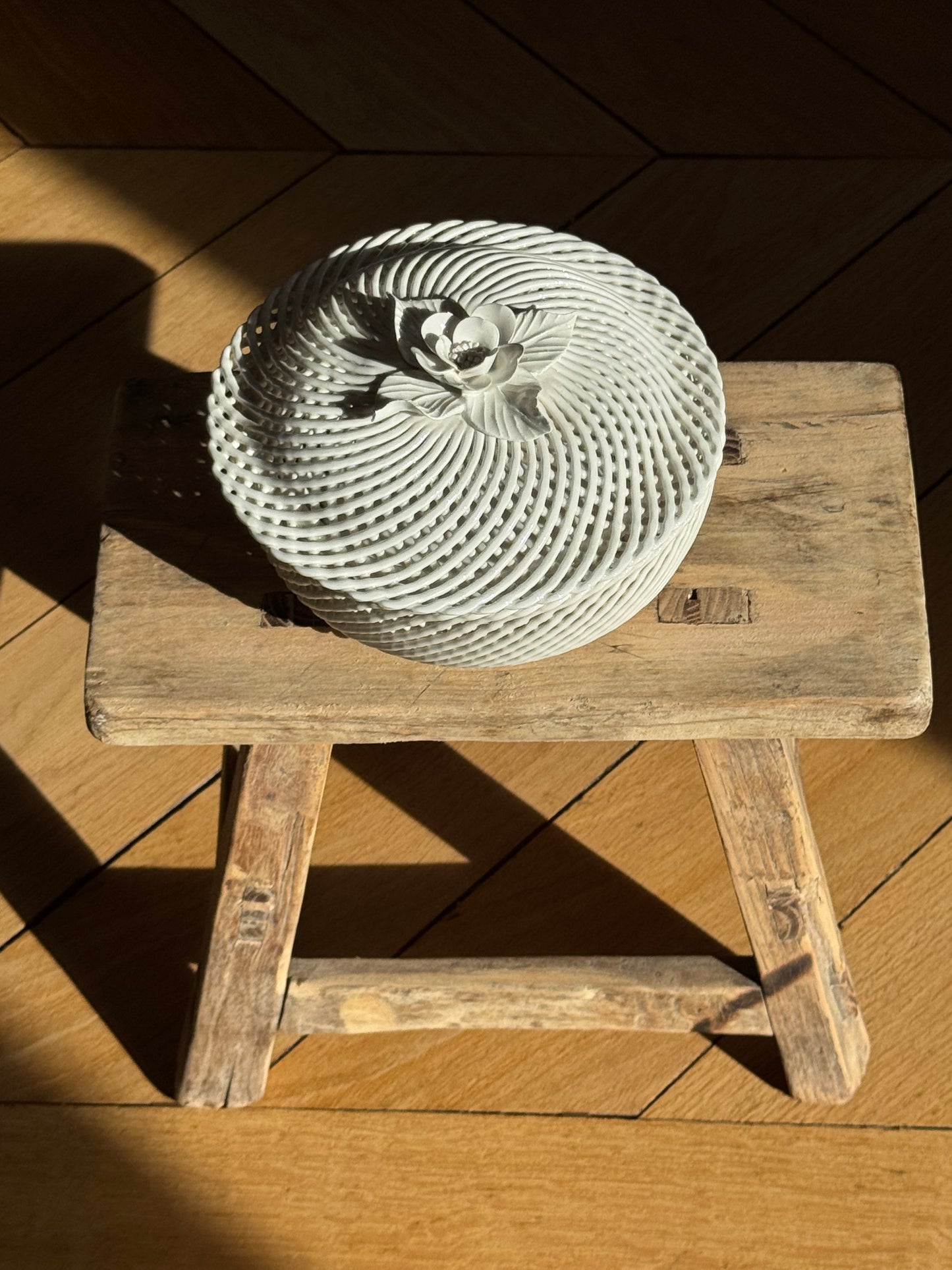 Boite en porcelaine blanche tressée italienne
