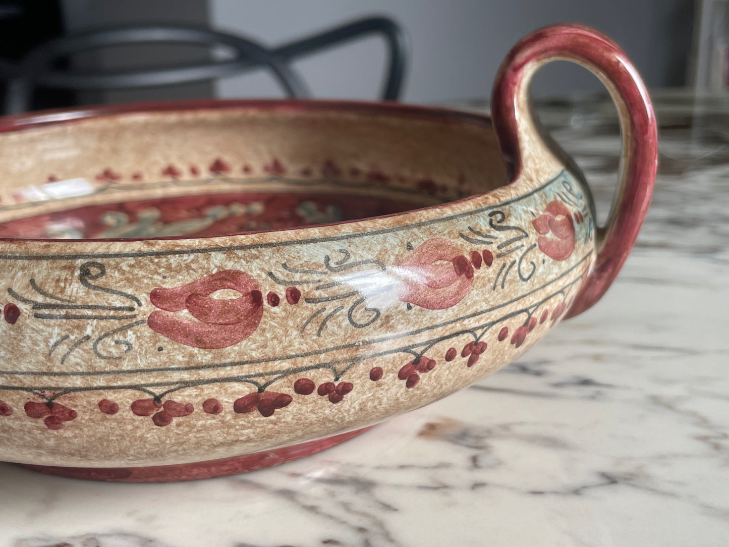 Centerpiece by the ceramicist Biagioli of Gubbio