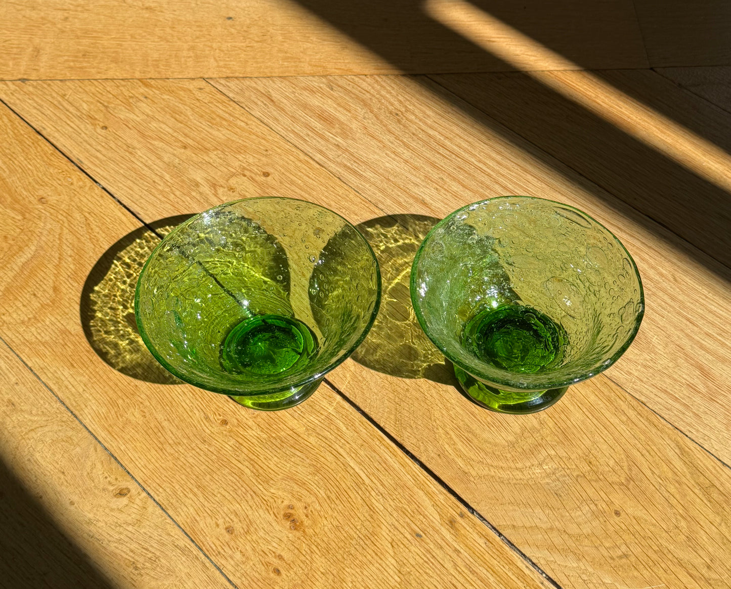 Paire de coupelles en verre bullé