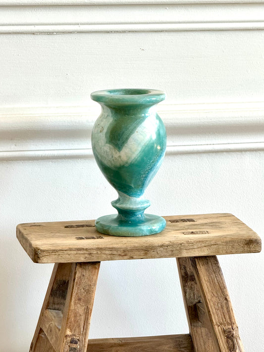 Petit vase en marbre onyx
