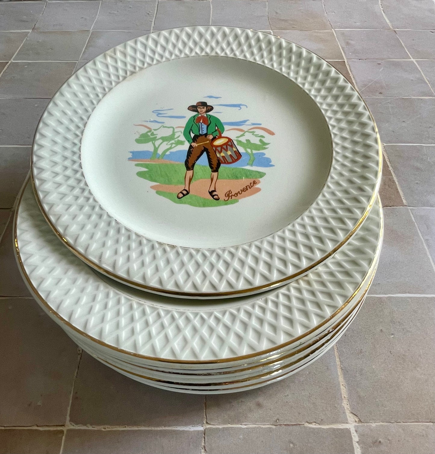 8 petites assiettes en GIEN