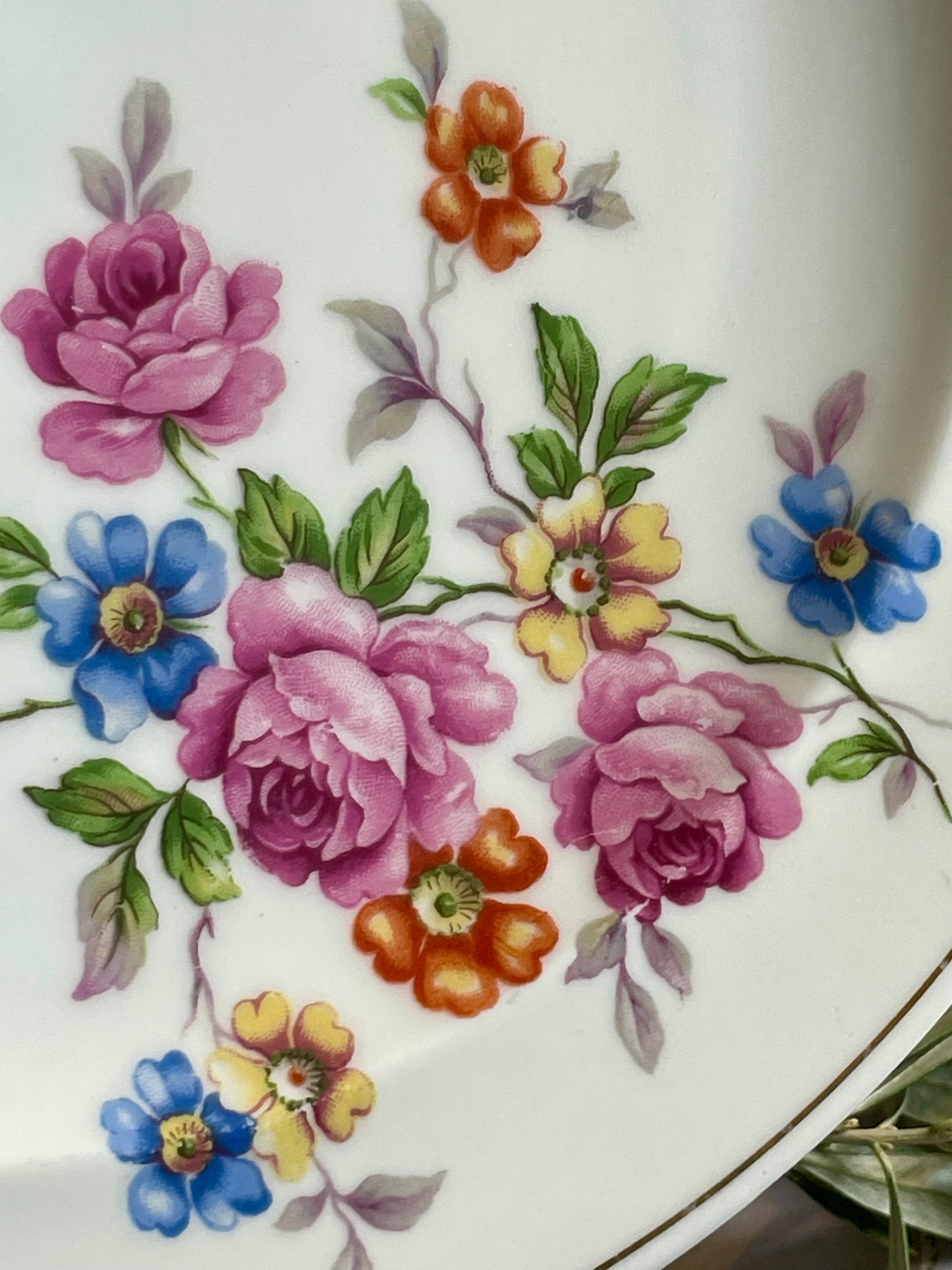 6 Raynaud Limoges porcelain dessert plates