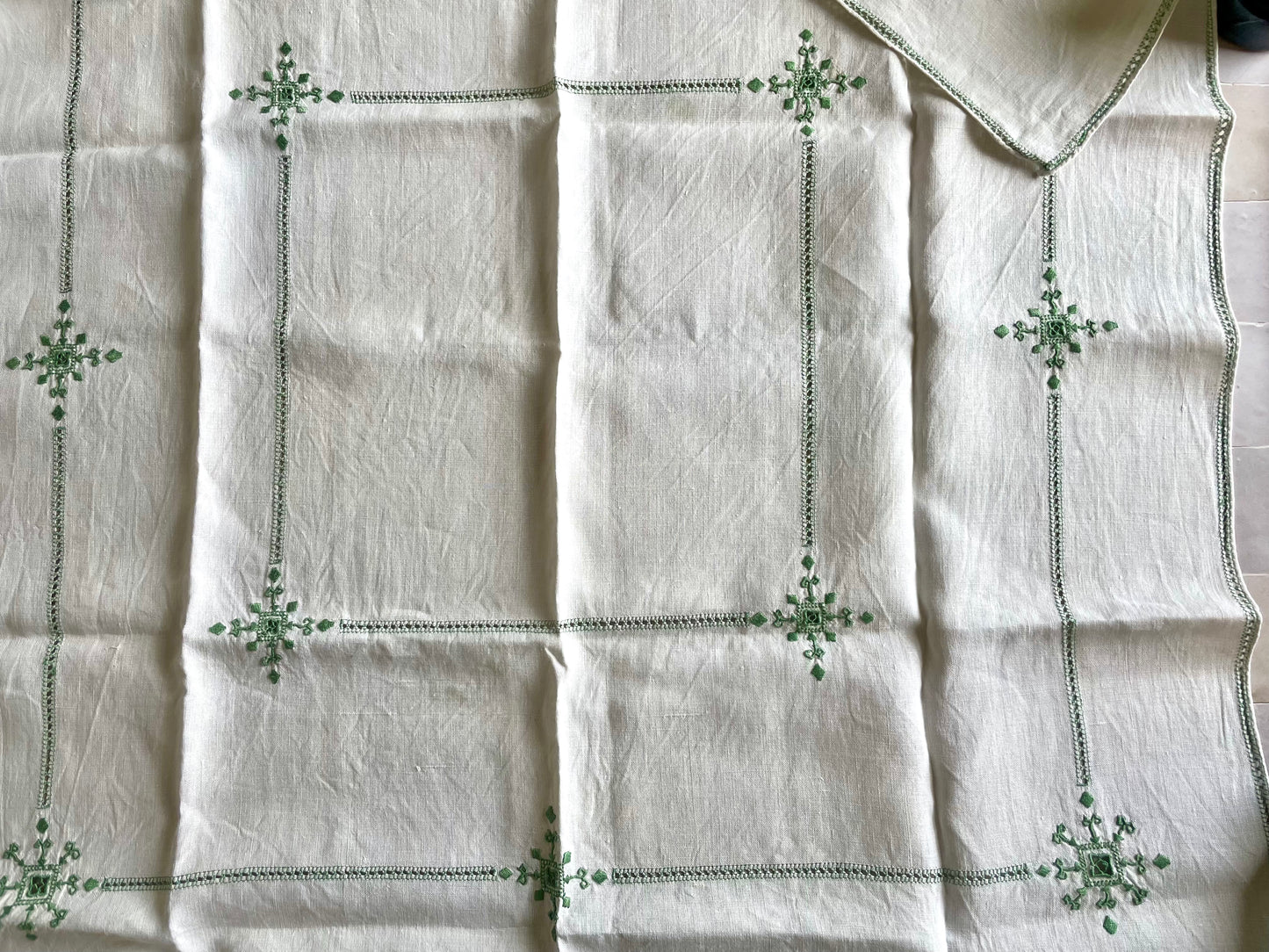 Antique embroidered tablecloth with 6 matching napkins