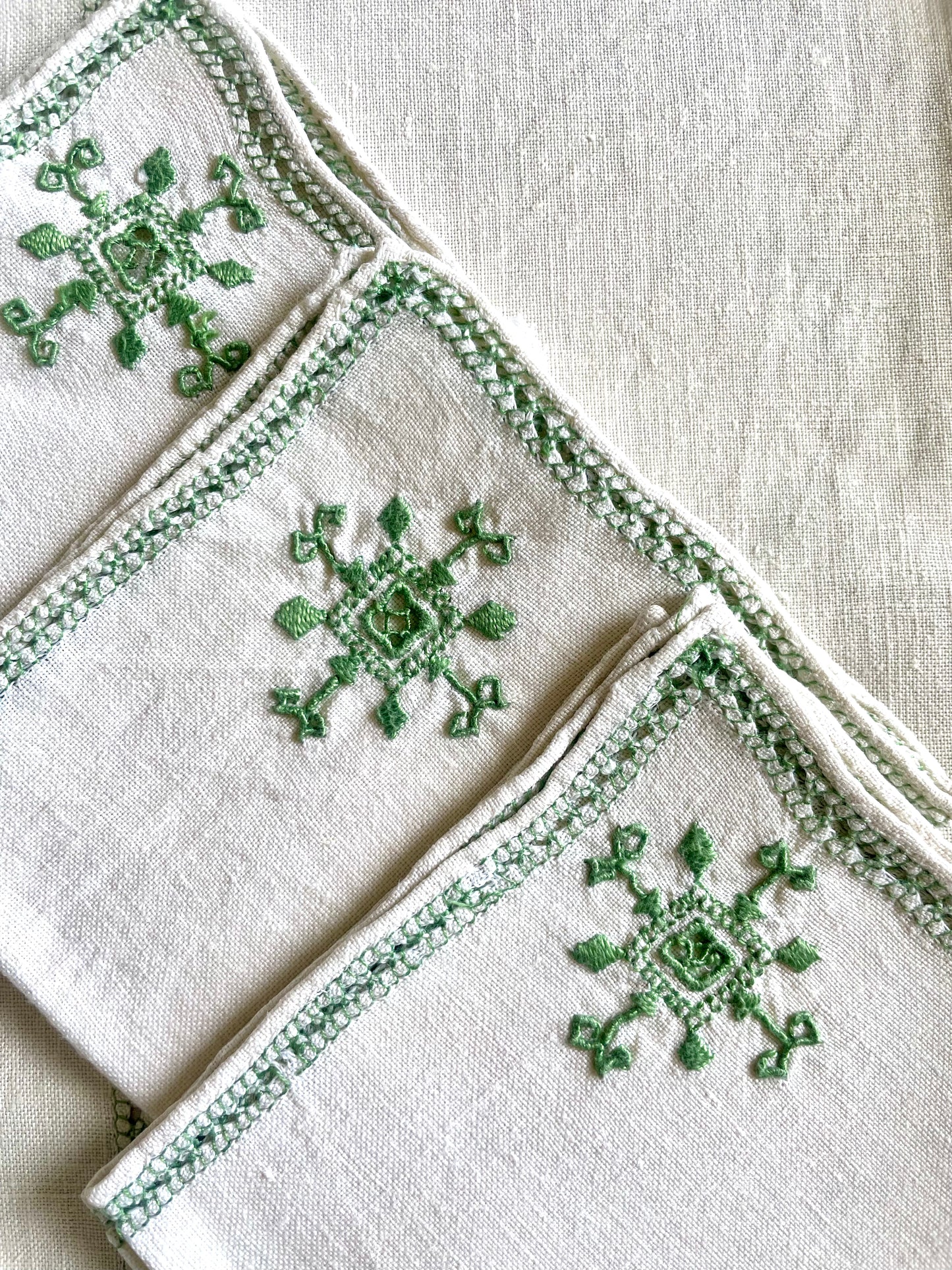 Antique embroidered tablecloth with 6 matching napkins