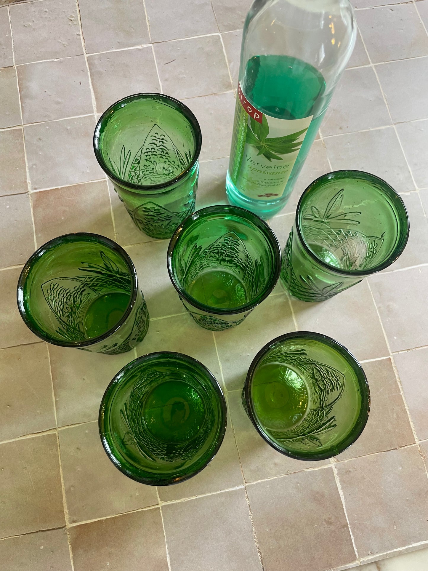 6 verres à eau ou à orangeade verts