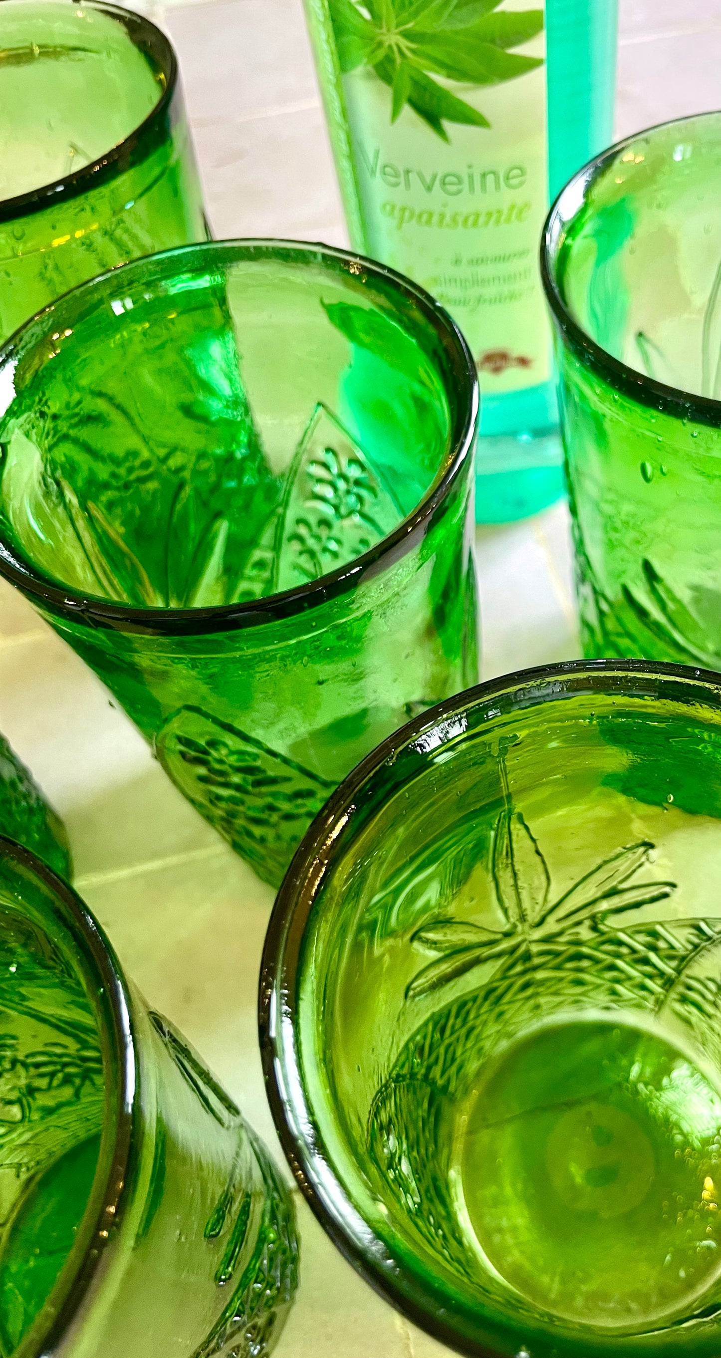 6 verres à eau ou à orangeade verts