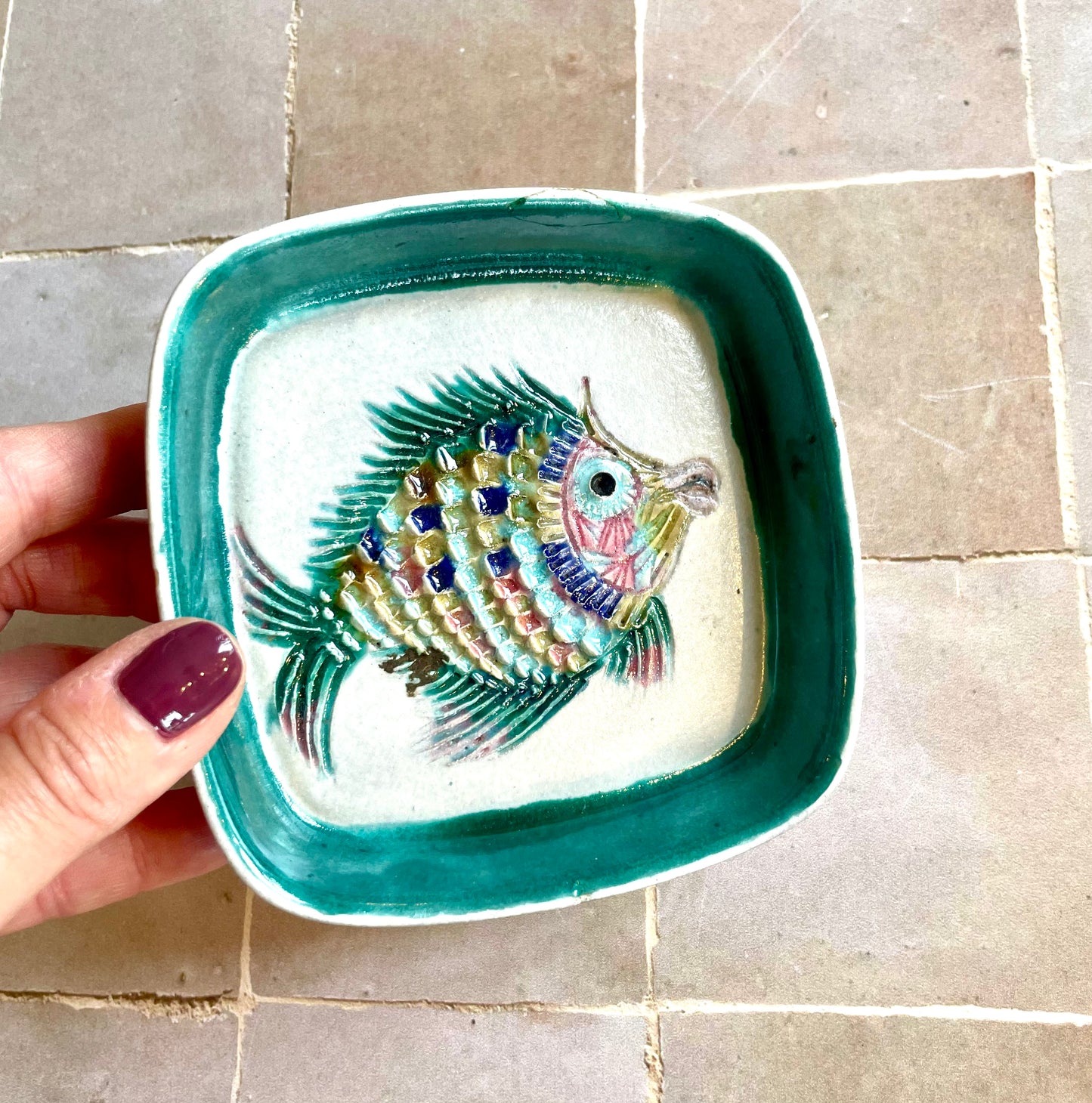 Square fish motif pocket emptier