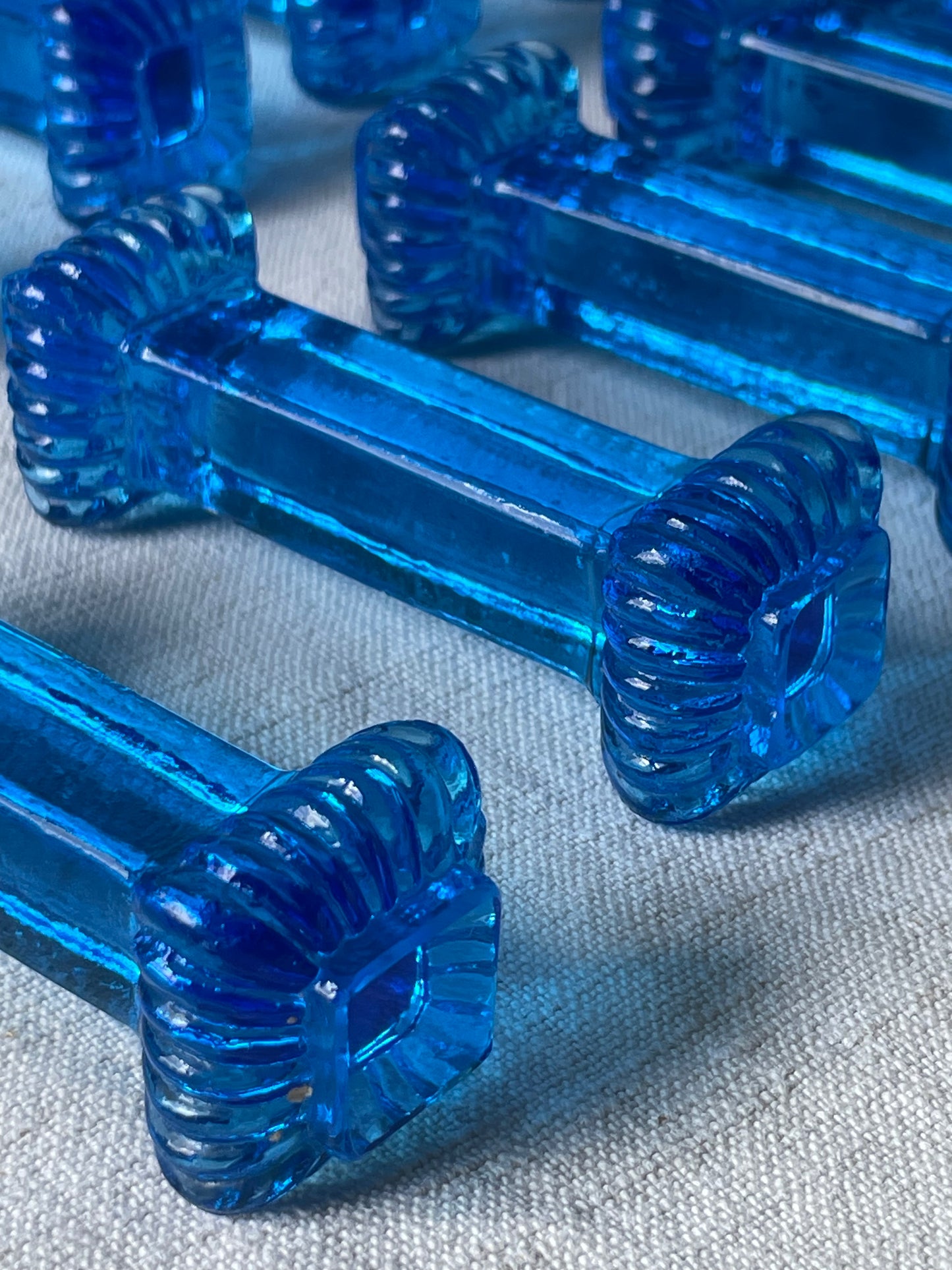 11 glass knife holders