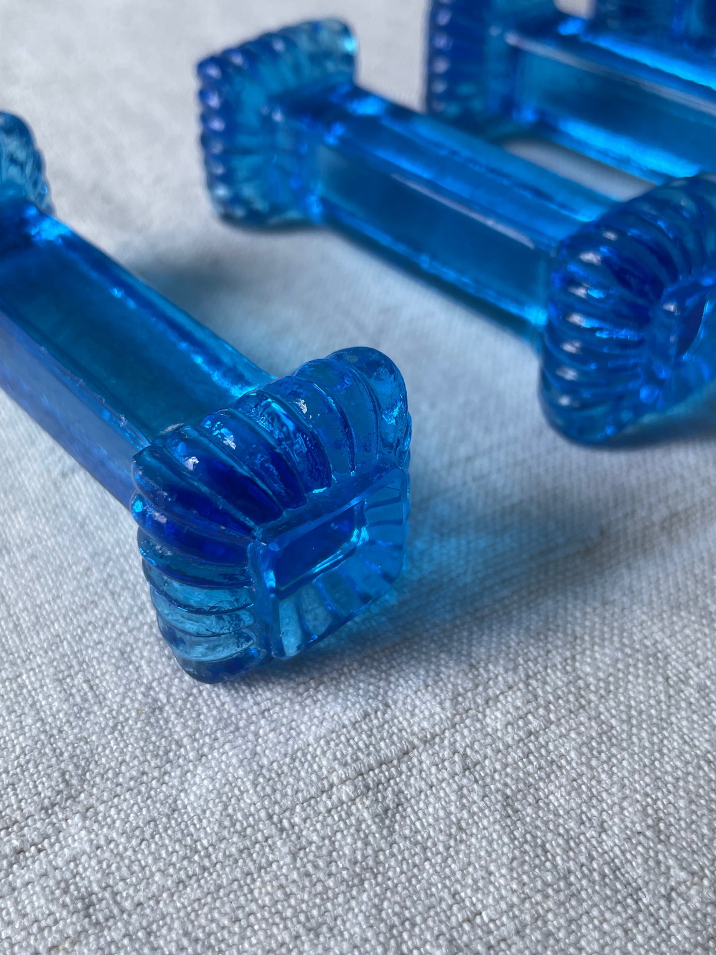 11 glass knife holders