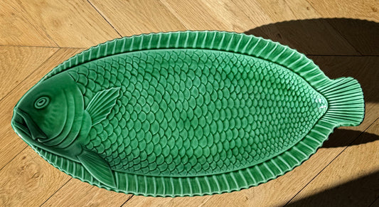 Plat à poisson Art Déco en faïence de Sarreguemines